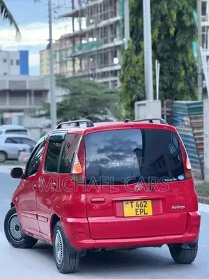 Toyota Fun Cargo 2004 Red