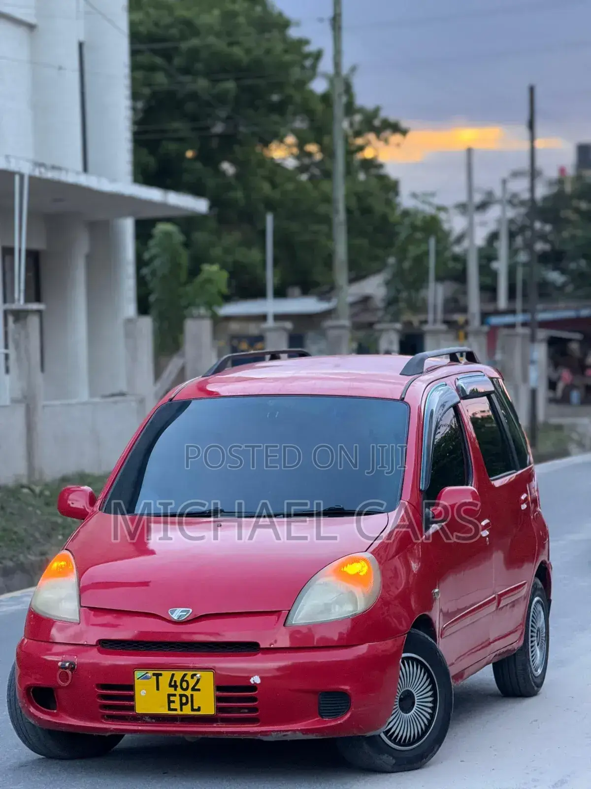 Toyota Fun Cargo 2004 Red