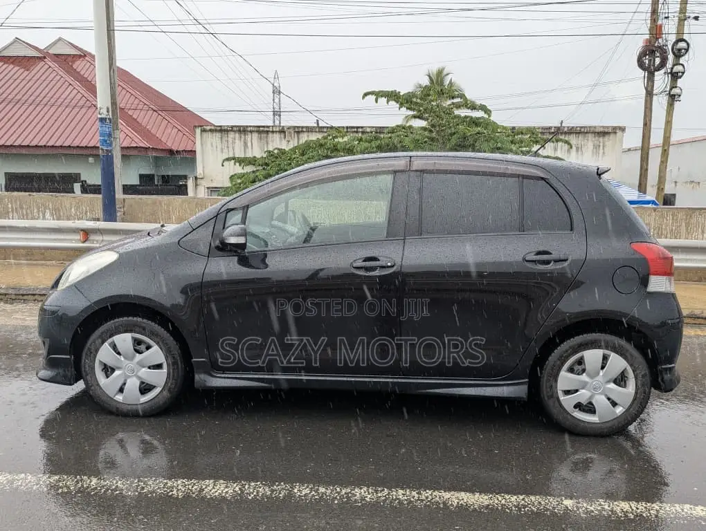 Toyota Vitz 2010 Black