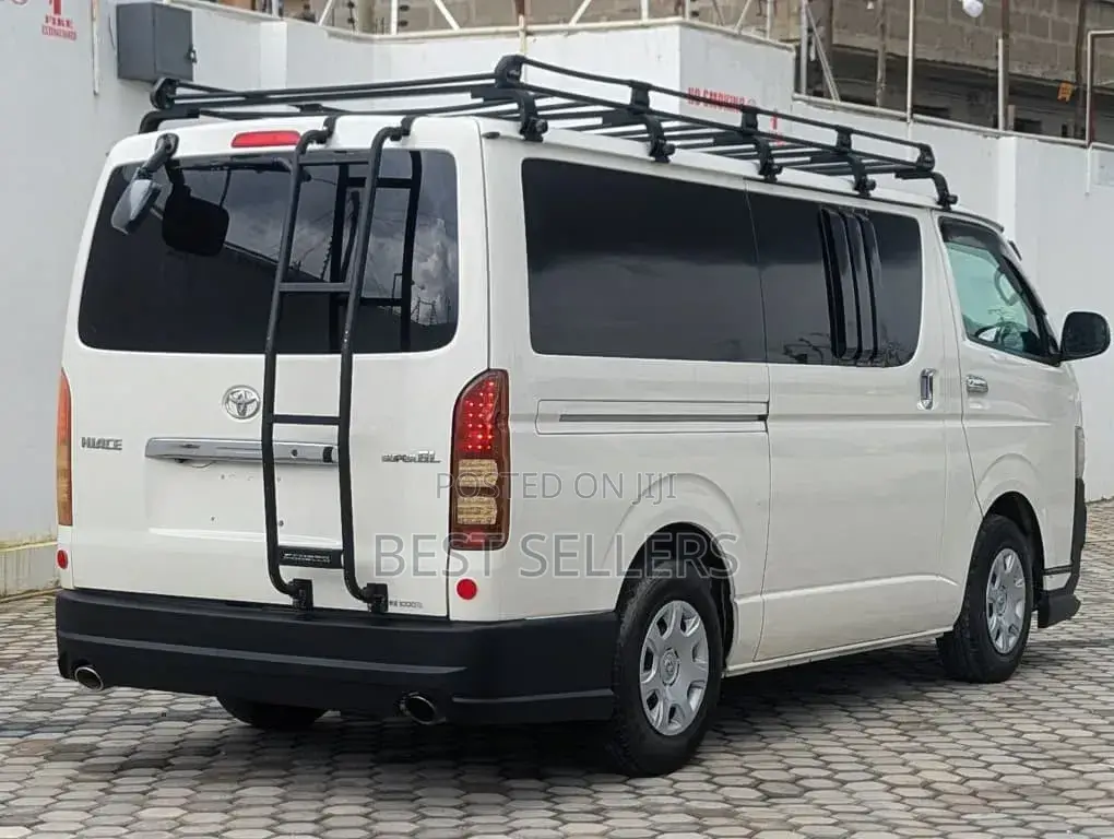 Toyota HiAce 2006 White