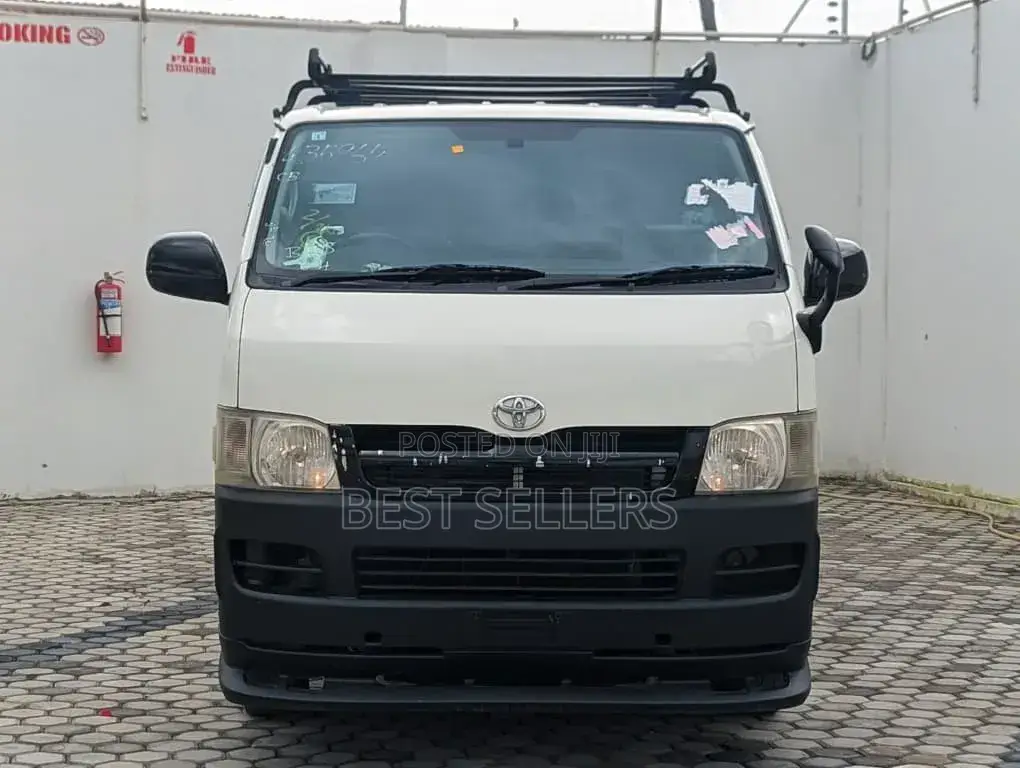 Toyota HiAce 2006 White