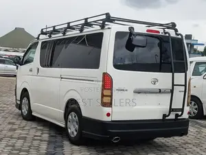 Toyota HiAce 2006 White