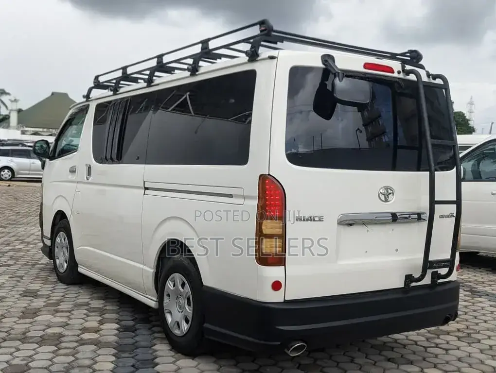 Toyota HiAce 2006 White