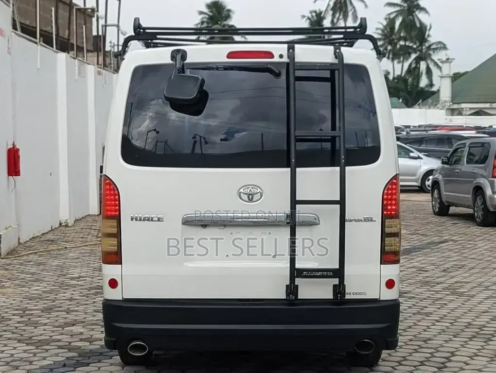 Toyota HiAce 2006 White