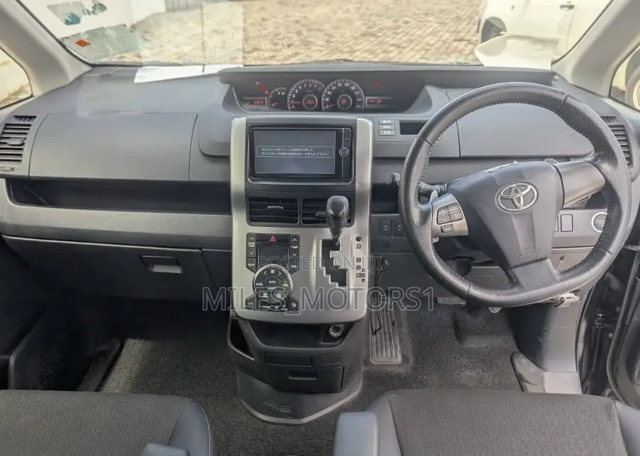 Toyota Noah 2013 Black