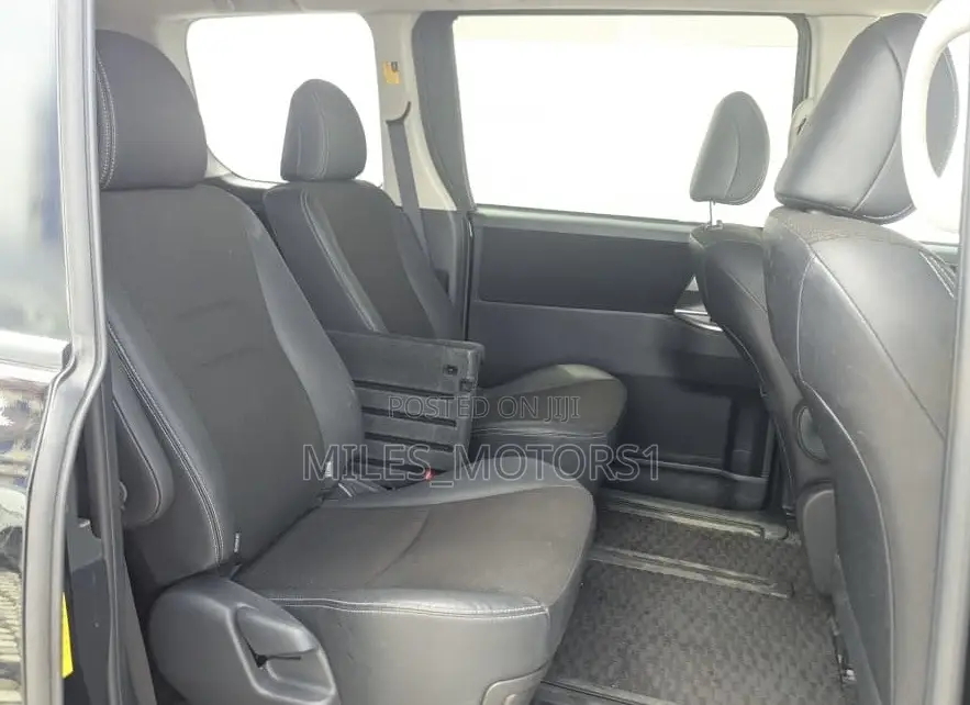 Toyota Noah 2013 Black