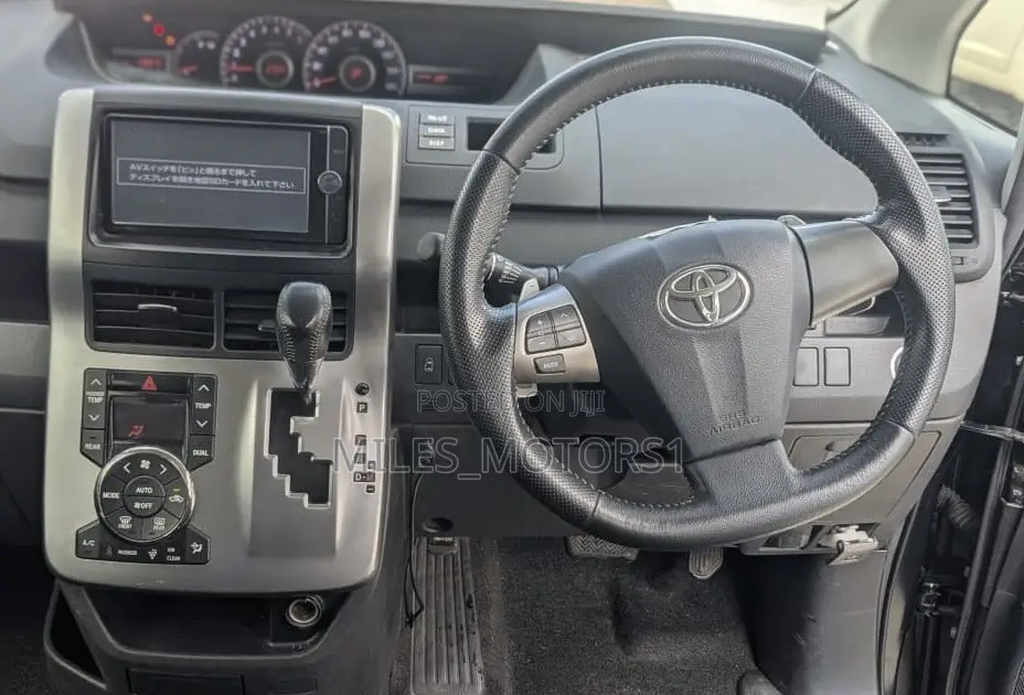 Toyota Noah 2013 Black
