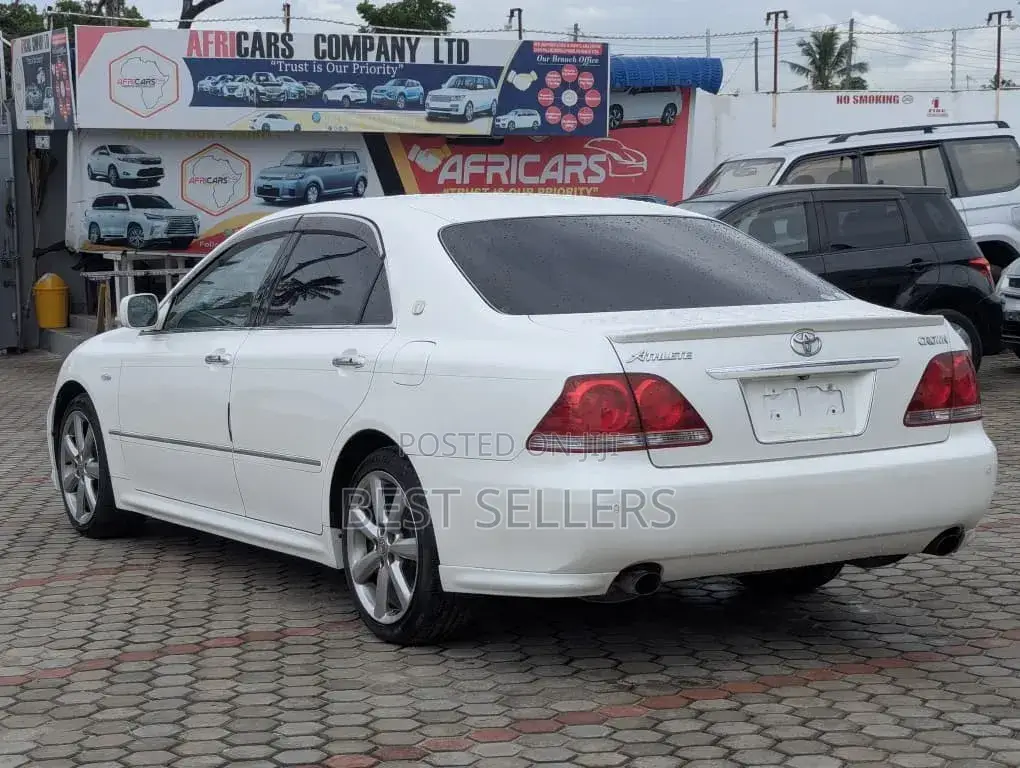 Toyota Crown 2004 White