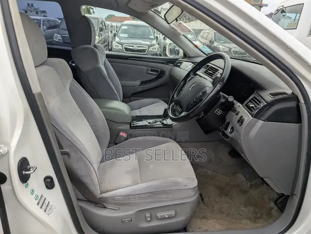 Toyota Crown 2004 White