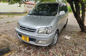 Toyota Noah 2001 Silver