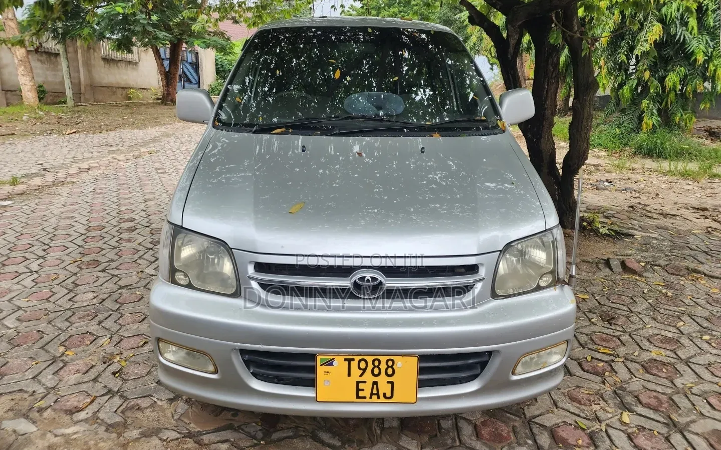 Toyota Noah 2001 Silver