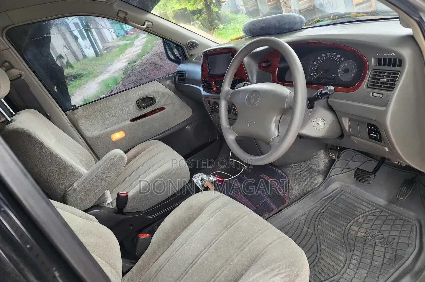 Toyota Noah 2001 Silver