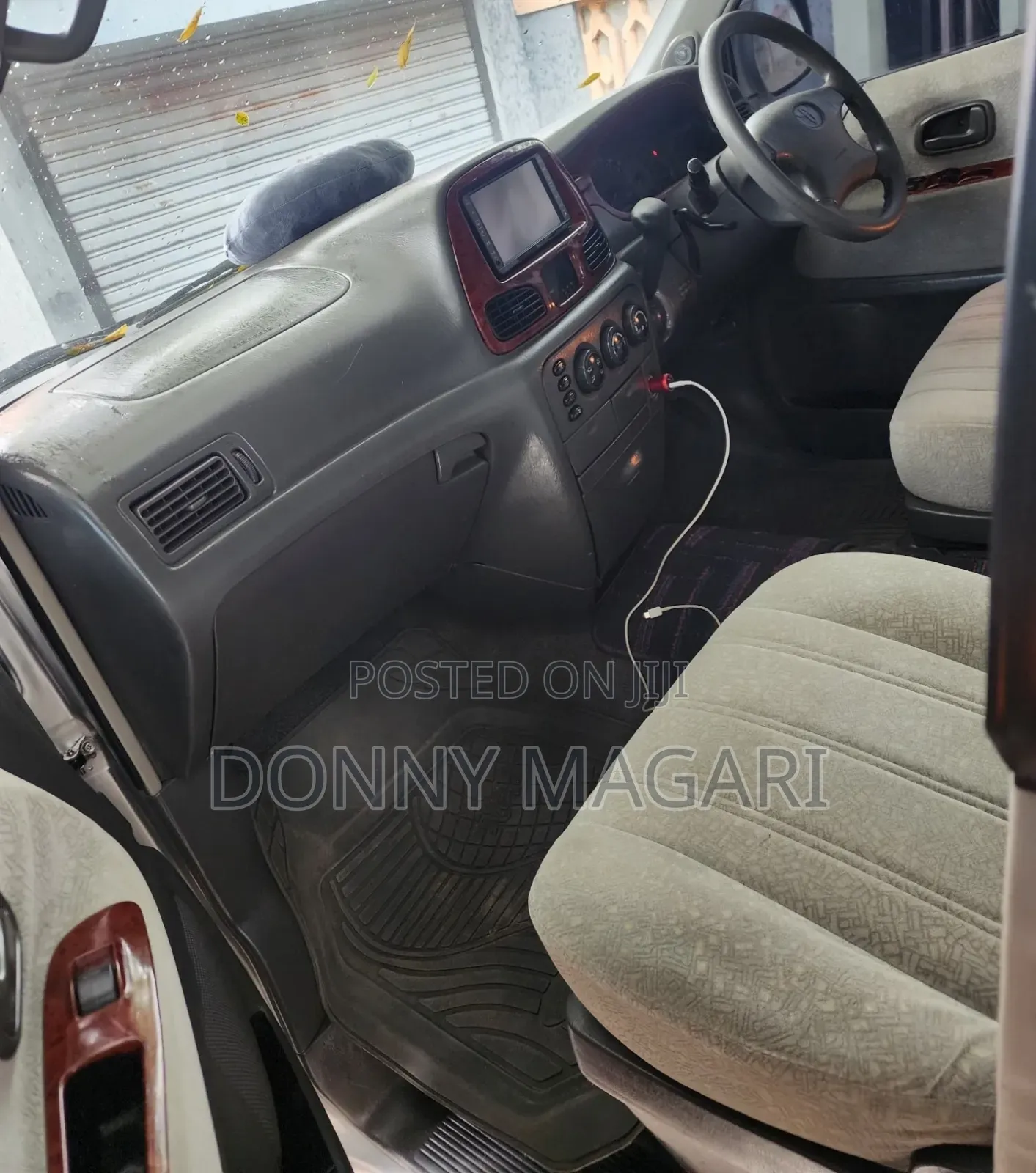 Toyota Noah 2001 Silver