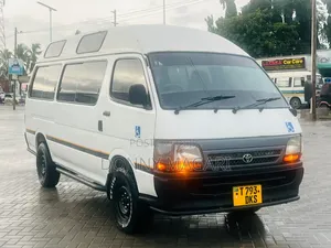 Toyota HiAce 2005 White