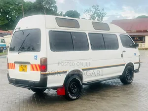 Toyota HiAce 2005 White