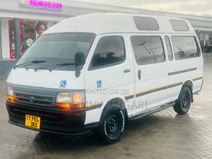 Toyota HiAce 2005 White