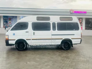 Toyota HiAce 2005 White