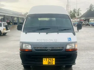 Toyota HiAce 2005 White