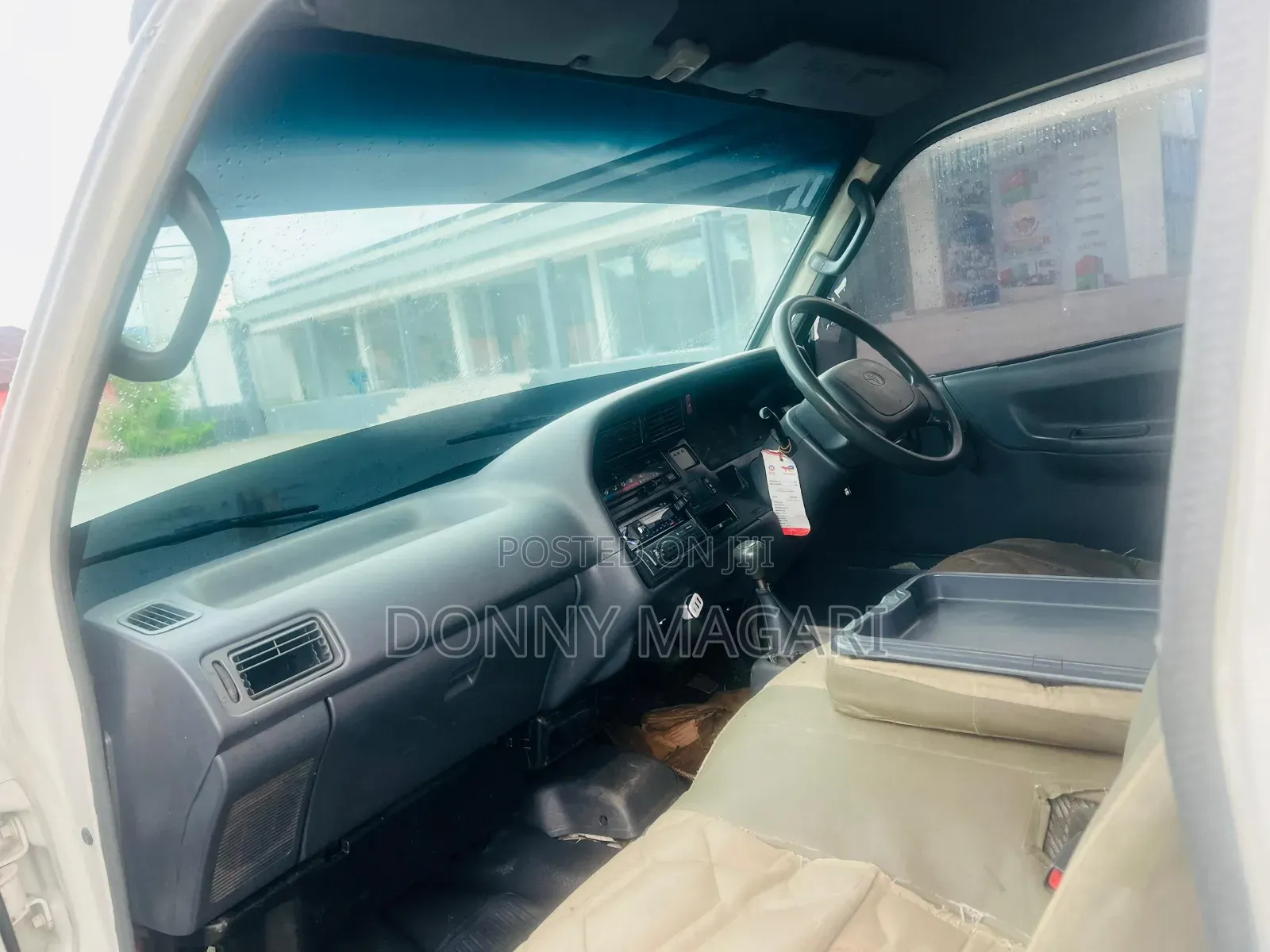 Toyota HiAce 2005 White
