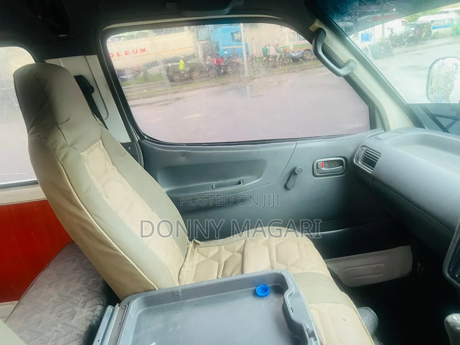 Toyota HiAce 2005 White