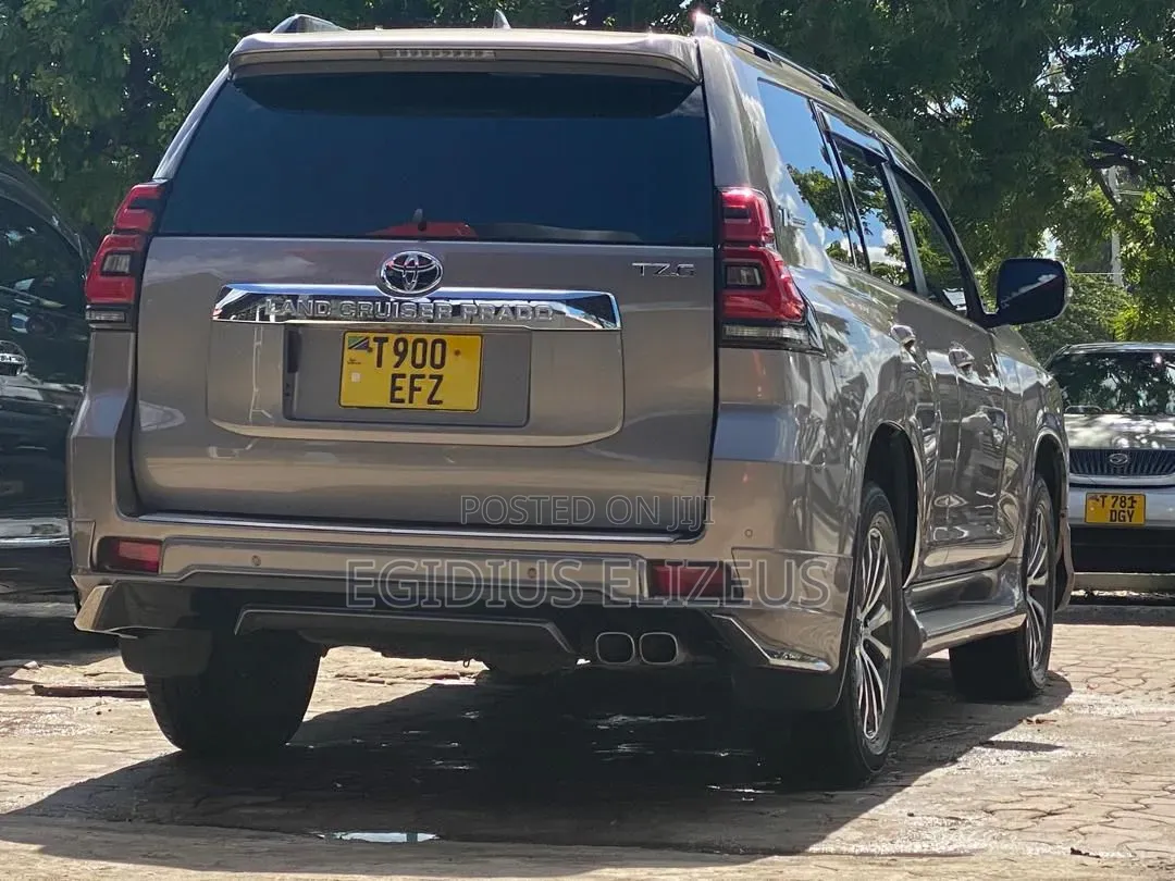 Toyota Land Cruiser Prado 2015 Gray