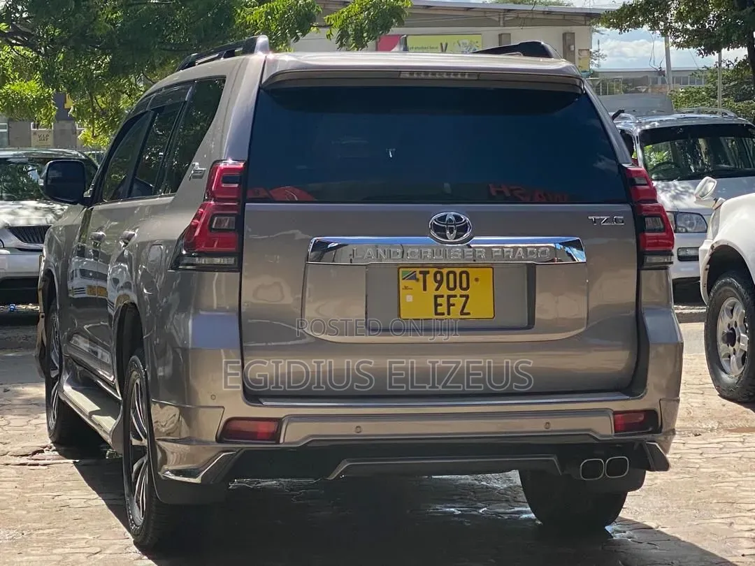 Toyota Land Cruiser Prado 2015 Gray