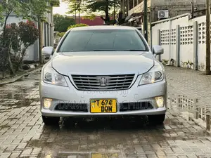 Toyota Crown 2009 Silver