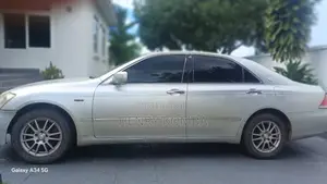 Toyota Crown 2004 Silver