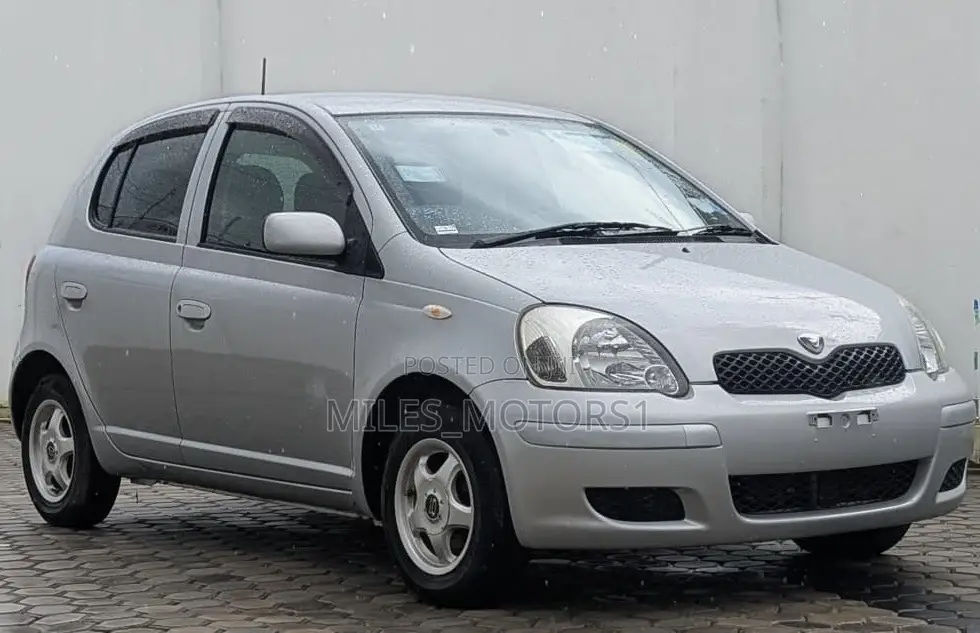 Toyota Vitz 2001 Silver