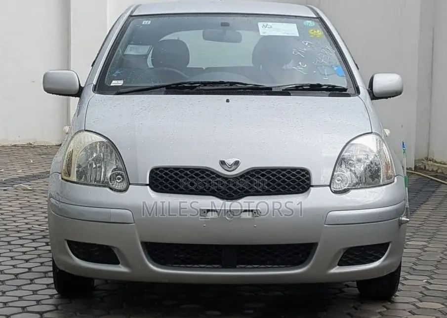 Toyota Vitz 2001 Silver