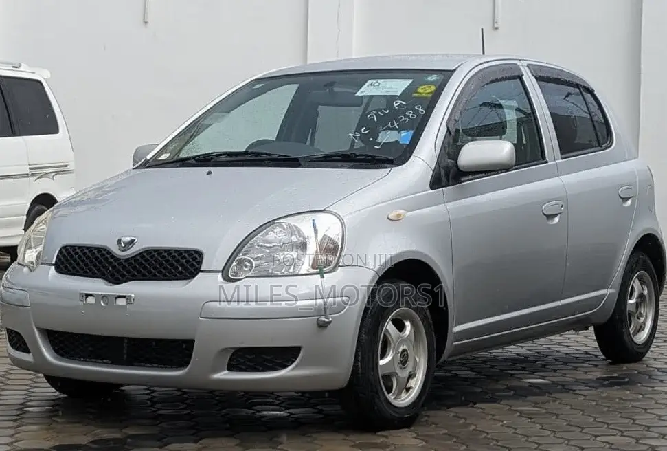 Toyota Vitz 2001 Silver