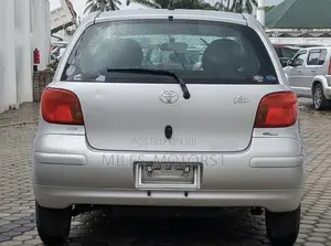 Toyota Vitz 2001 Silver