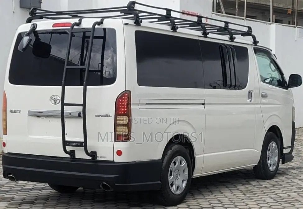 Toyota Quantum 2006 White
