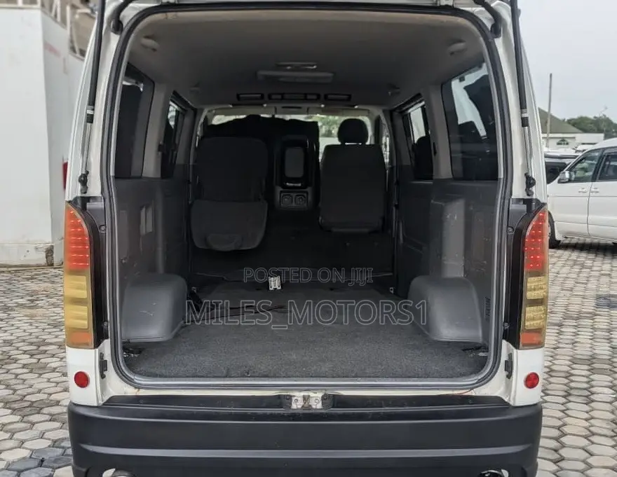 Toyota Quantum 2006 White