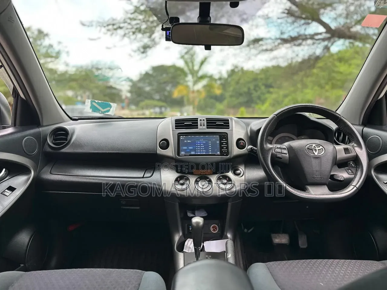 Toyota Vanguard 2010 White