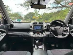 Toyota Vanguard 2010 White