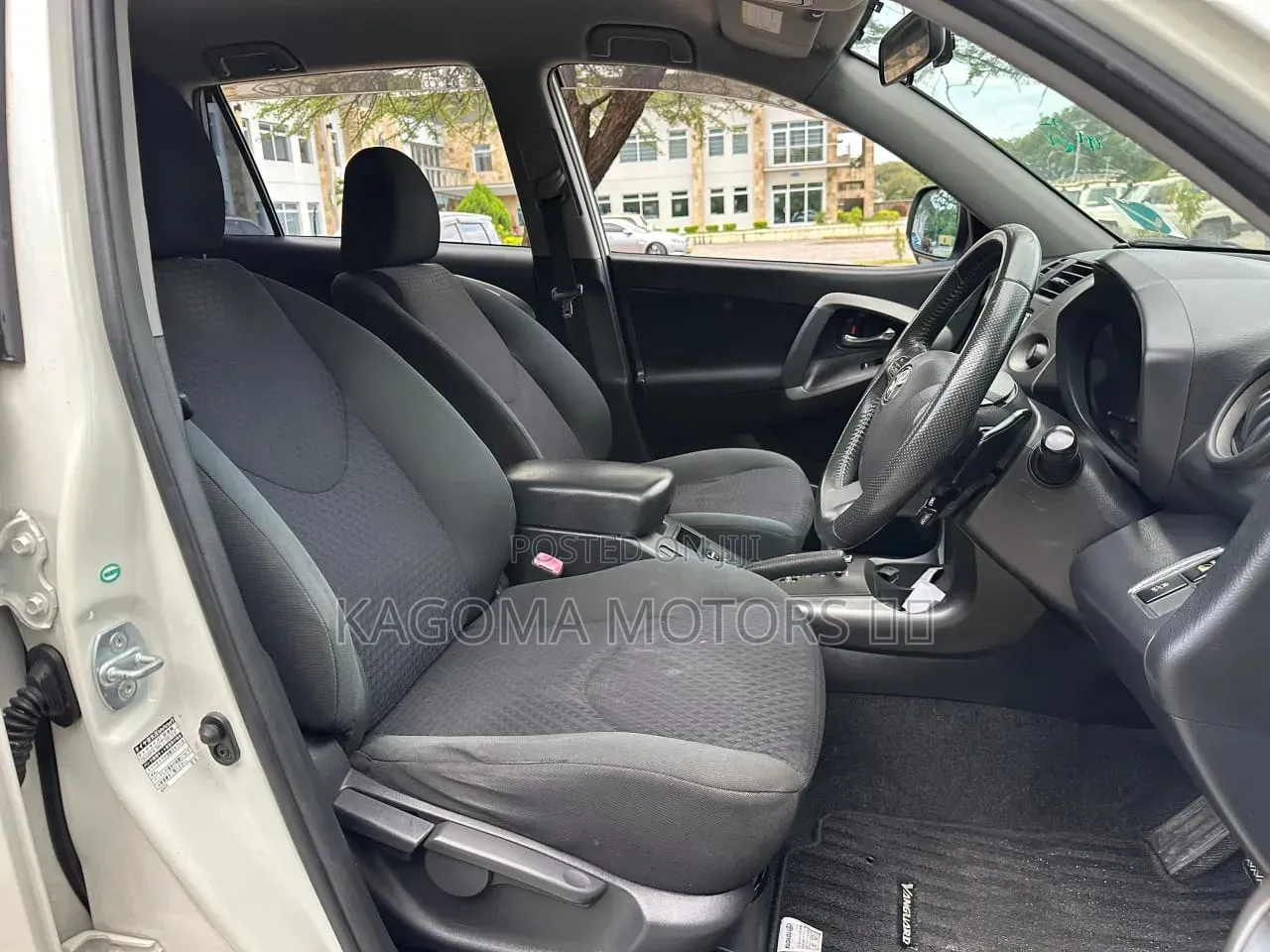 Toyota Vanguard 2010 White