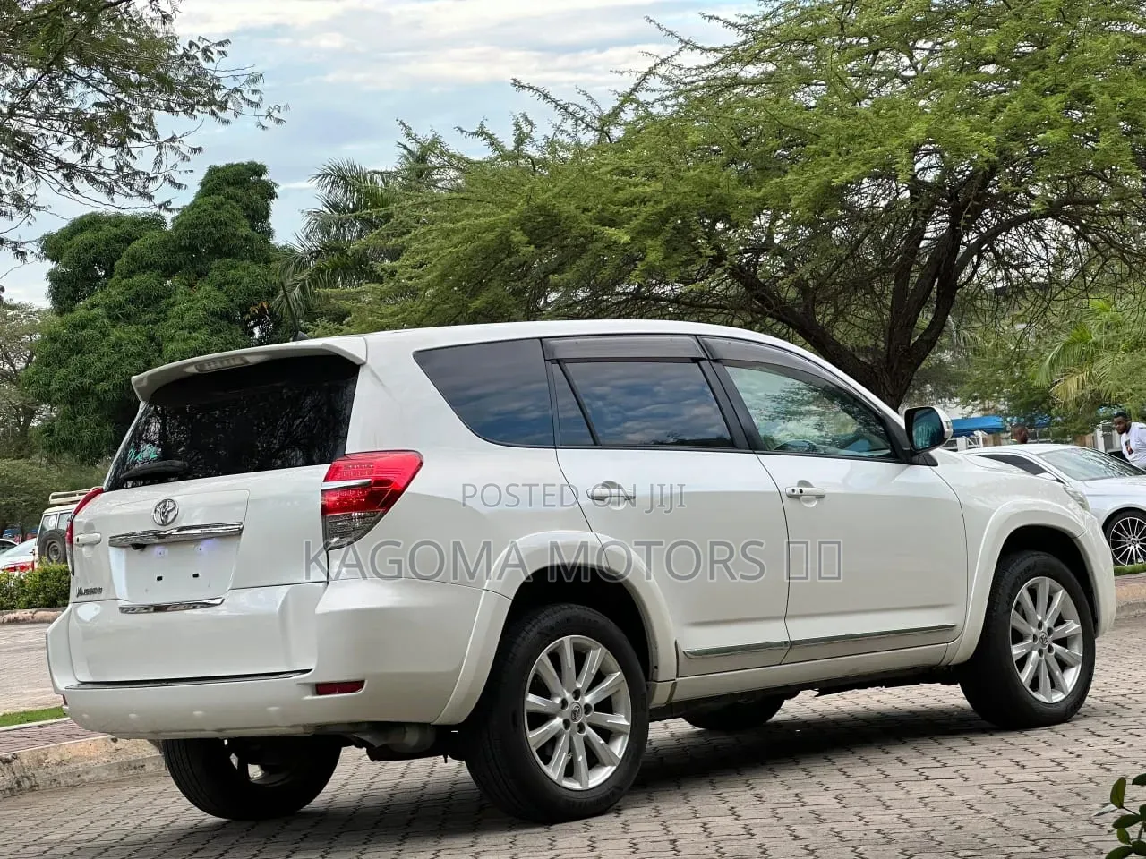 Toyota Vanguard 2010 White