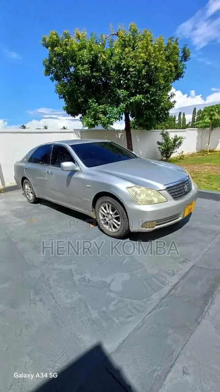 Toyota Crown 2004 Silver