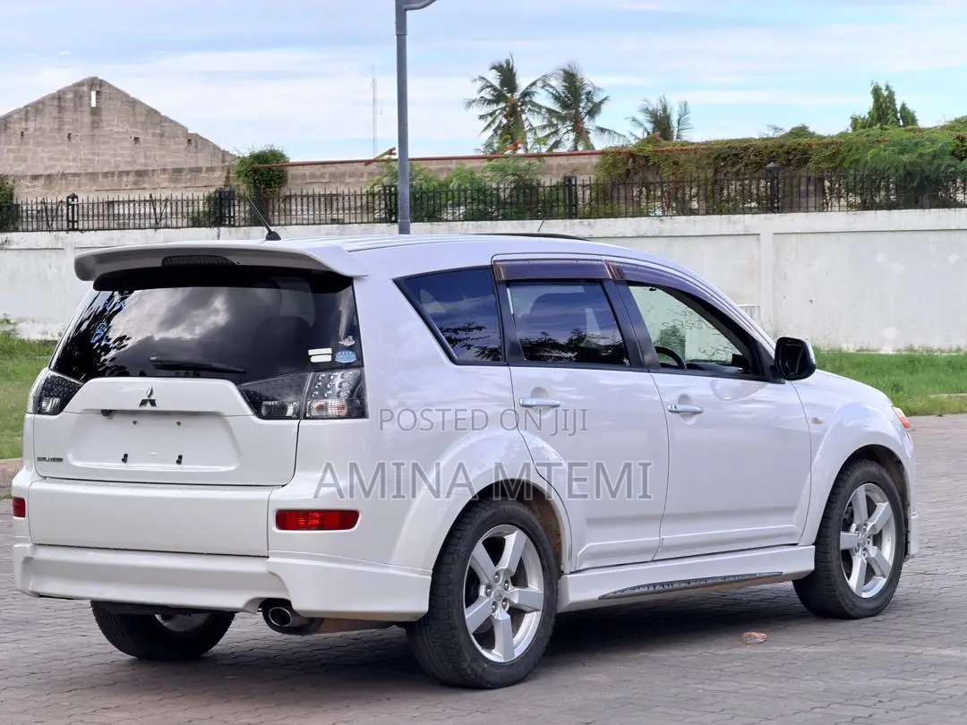 Mitsubishi Outlander Sport ES 2011 White