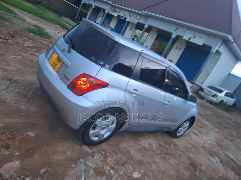 Toyota IST 2003 Silver