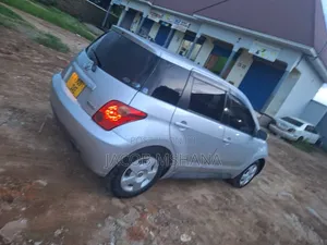 Toyota IST 2003 Silver