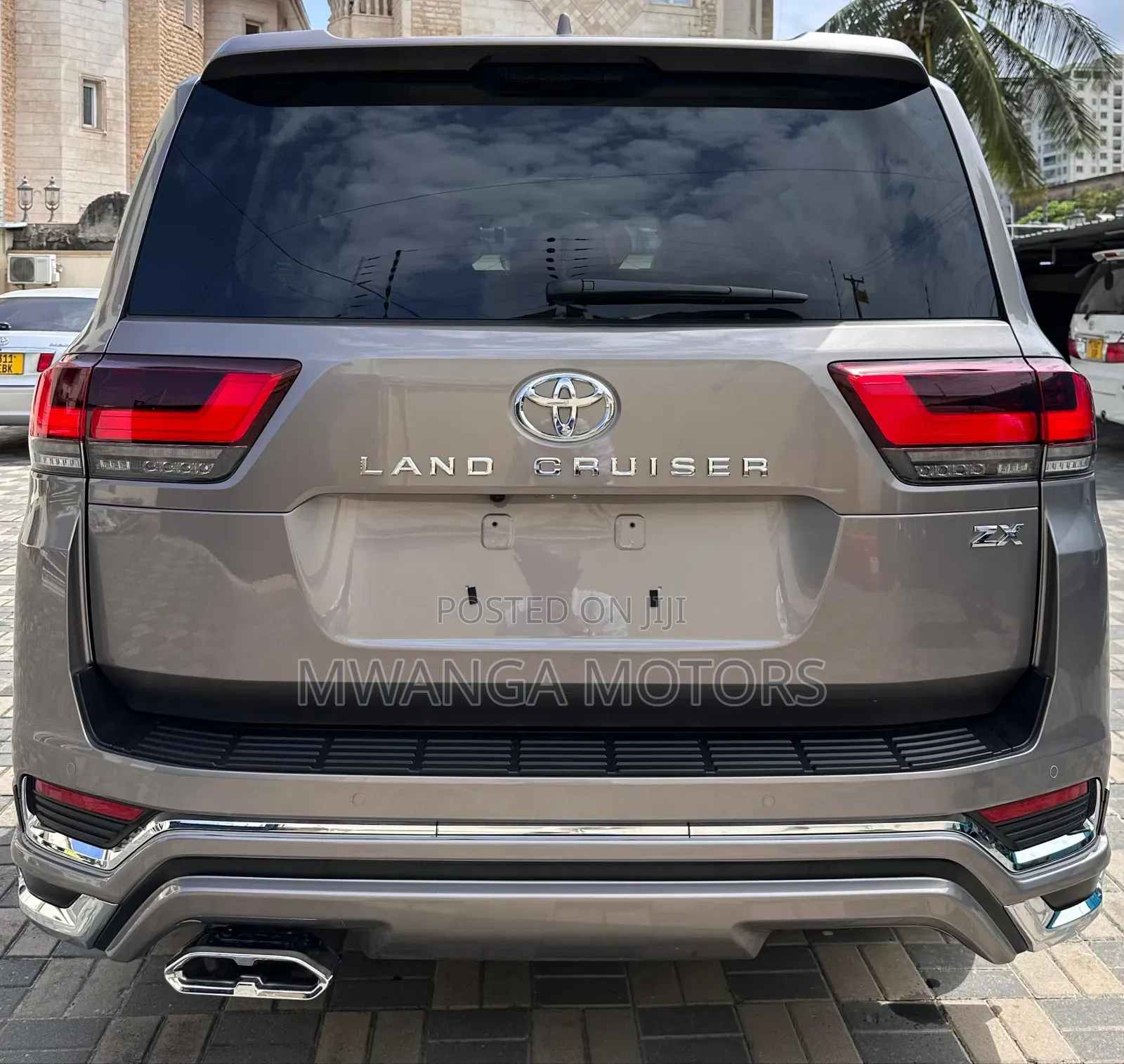 New Toyota Land Cruiser LC300 2025 Gray