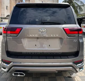 New Toyota Land Cruiser LC300 2025 Gray
