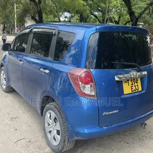 Toyota Ractis 2005 Blue