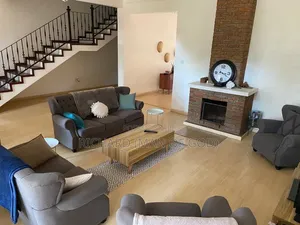 5bdrm Bungalow in Njiro for sale