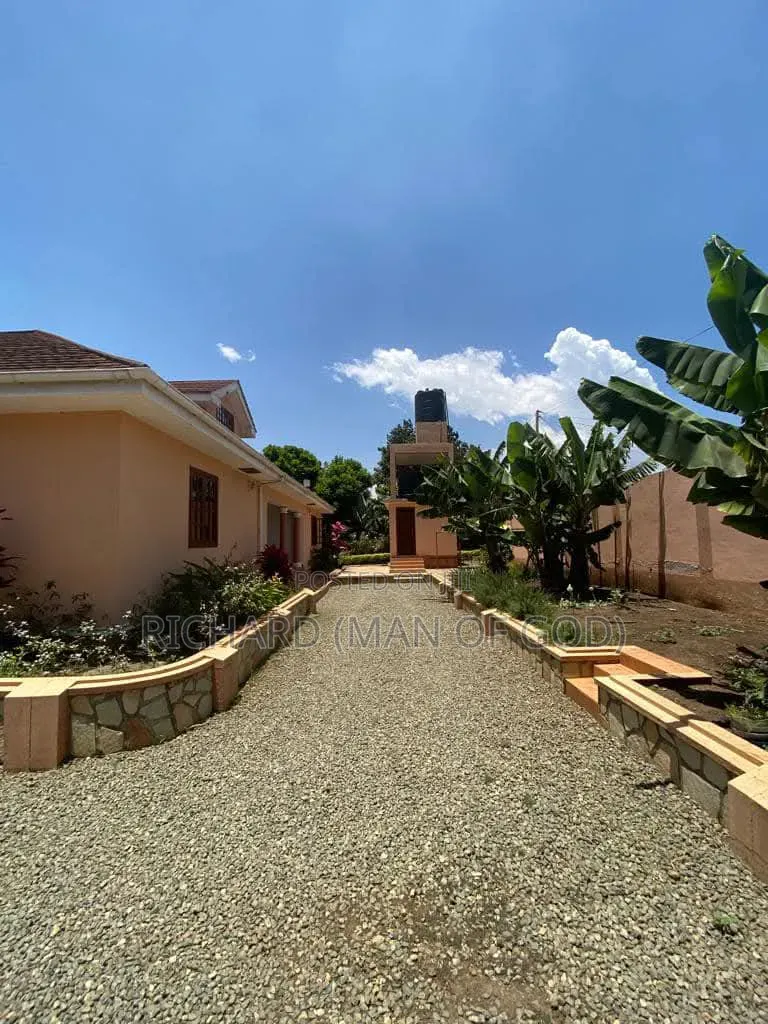 5bdrm Bungalow in Njiro for sale