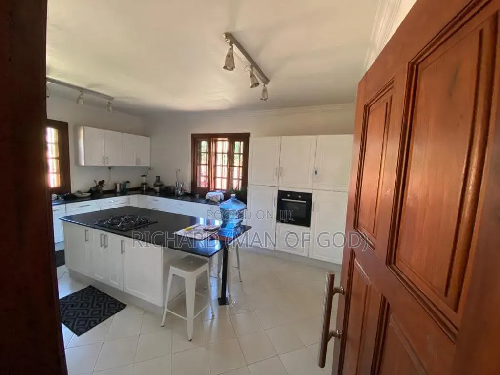 5bdrm Bungalow in Njiro for sale