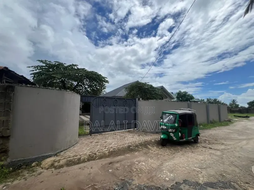 4bdrm House in Boko Msikitini, Bunju for sale