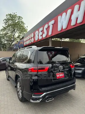 Toyota Land Cruiser LC300 2025 Black